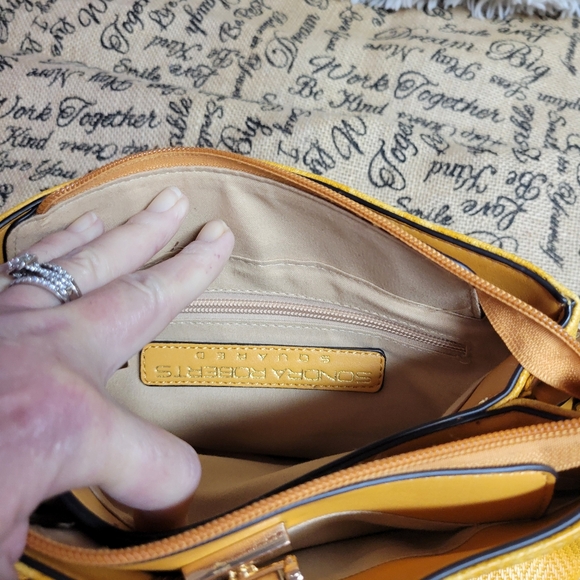Gently used Sondra Roberts Squared yellow hand bag tortoise chain gold - Picture 13 of 16